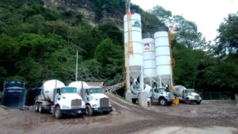 Roban seis camiones mezcladores de concreto y una turbo en empresa de Honda, Tolima