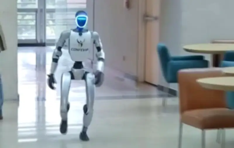 Robot humanoide 'Vicente' refuerza seguridad en centros comerciales de Bogotá con inteligencia artificial