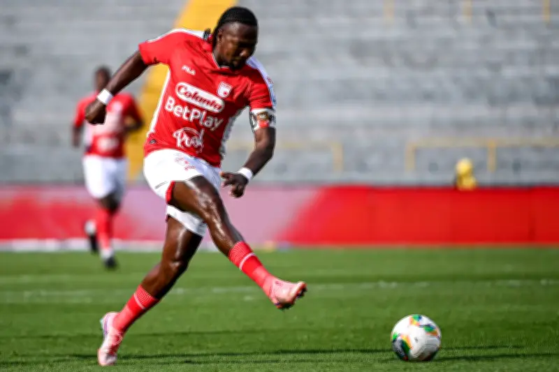 Rodallega falla pero asiste en duelo clave: Santa Fe y Bucaramanga empatan en Liga BetPlay