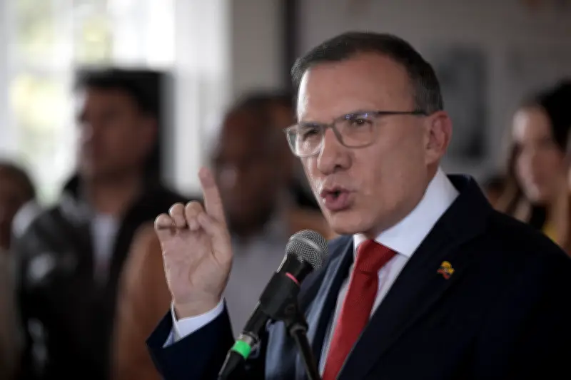 Roy Barreras lanza candidatura presidencial 2026 con Martha Lucía Zamora como fórmula vicepresidencial