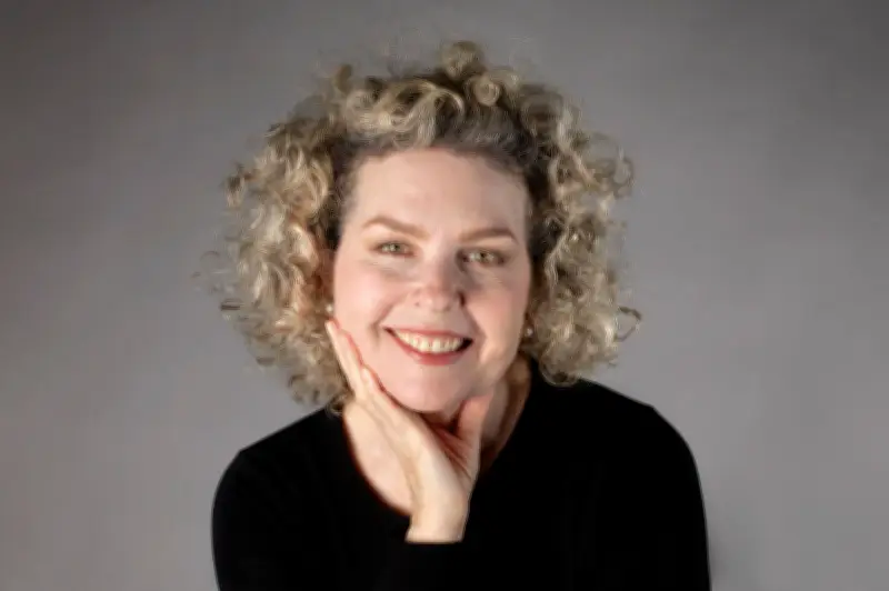 Ruby Rumié: La artista cartagenera que transforma el barro en memoria y cuestiona el racismo