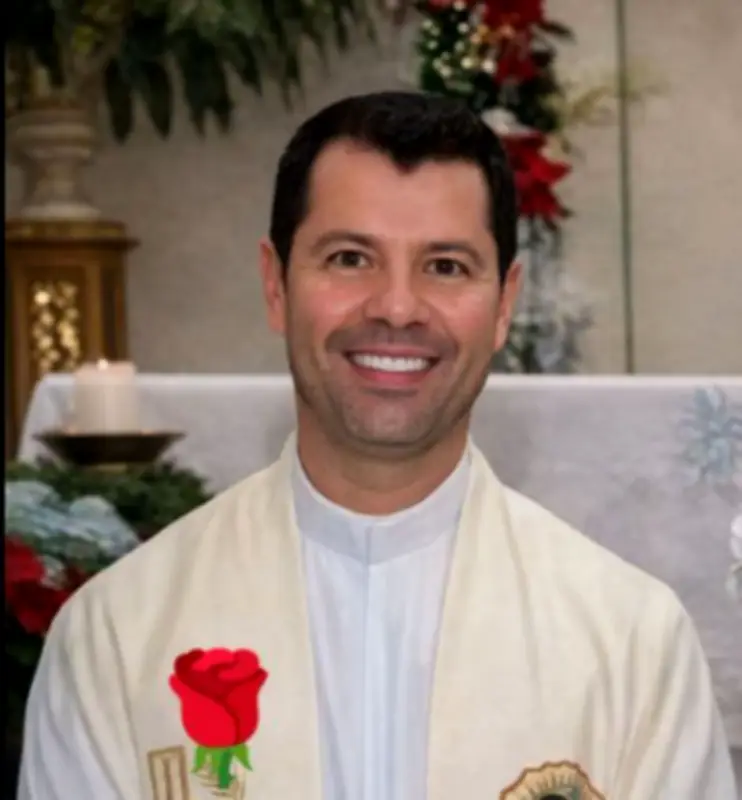 Sacerdote fallece en trágico accidente vial en Santander: comunidad lamenta su partida