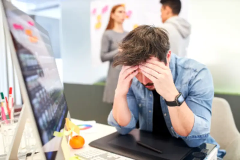 Santander activa línea gratuita de primeros auxilios psicológicos disponible 24/7