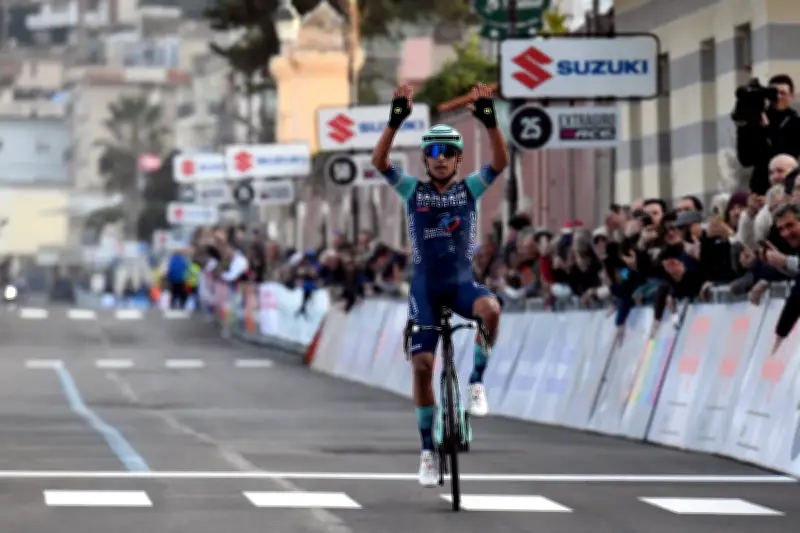 Santiago Buitrago gana el Trofeo Laigueglia con ataque demoledor en Italia
