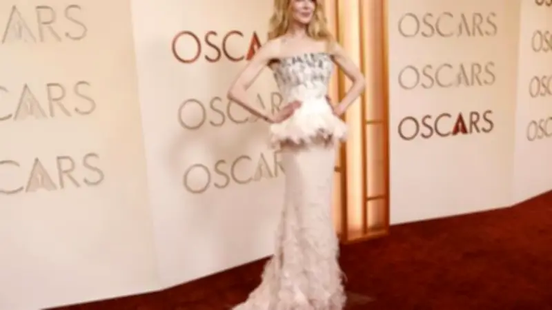 Óscar 2024: El blanco, negro y las plumas dominaron la alfombra roja