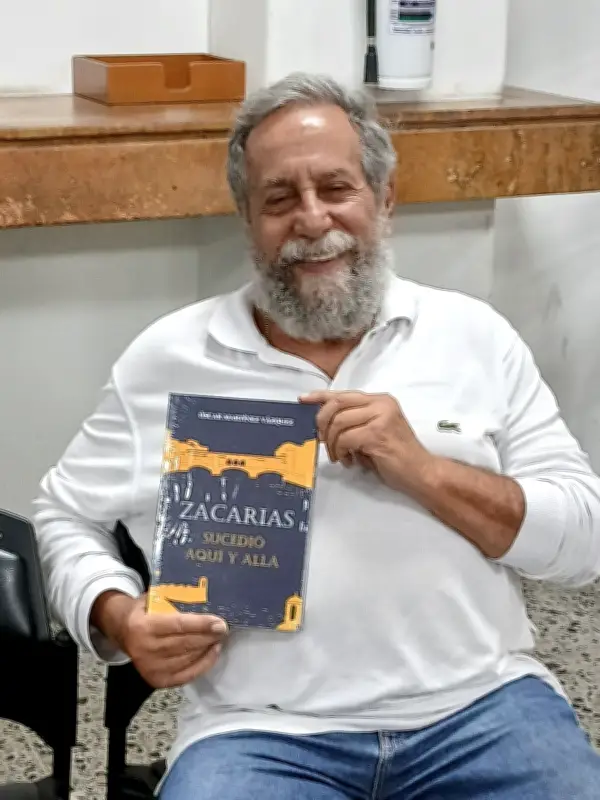 Óscar Martínez transforma su mirada fotográfica en literatura con 'Zacarías, sucedió aquí y allá'