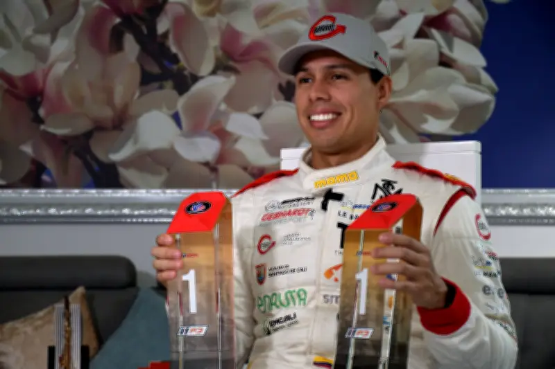 Óscar Tunjo logra doble podio en Austin y consolida liderato en IMSA VP Challenge