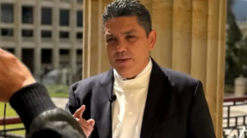 Secretario General de la Cámara niega vínculos con escolta en caso de 145 millones