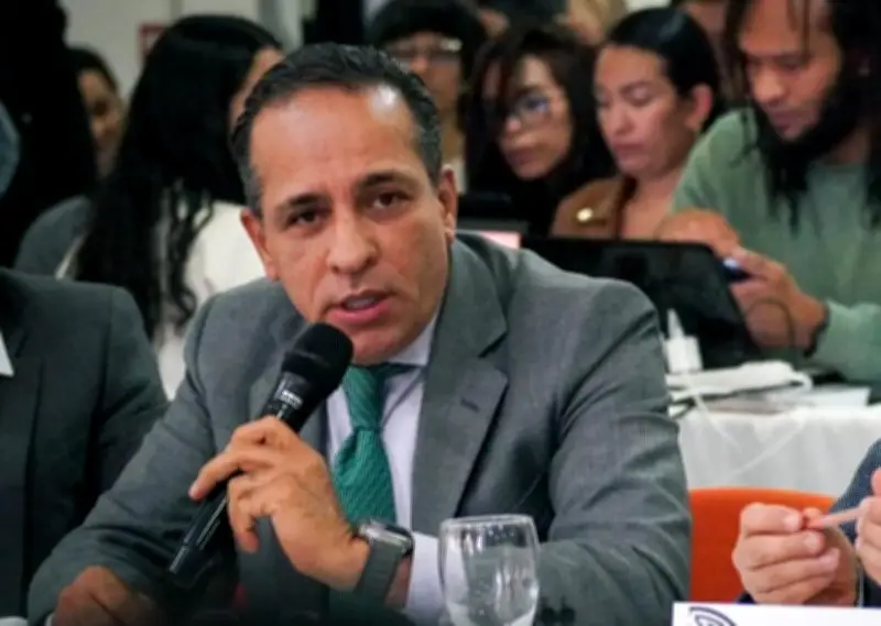 Senador López explica relación del Gobierno Petro con pueblos indígenas en medio de movilizaciones