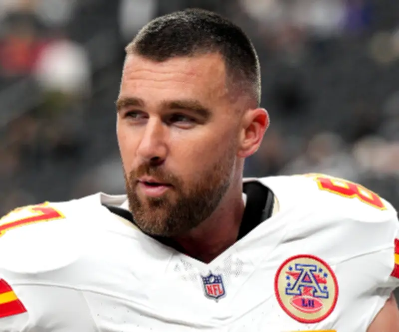 Six Flags nombra a Travis Kelce como embajador mientras Jana Partners presiona por venta