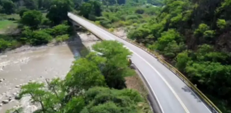 Sociedad Santandereana de Ingenieros alerta sobre riesgo de colapso en puente El Pescadero