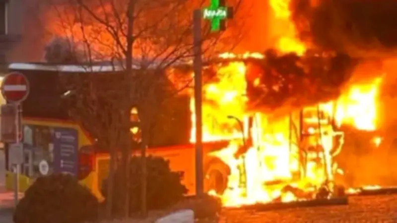 Suiza conmocionada: hombre se inmoló en autobús público dejando seis muertos y cinco heridos