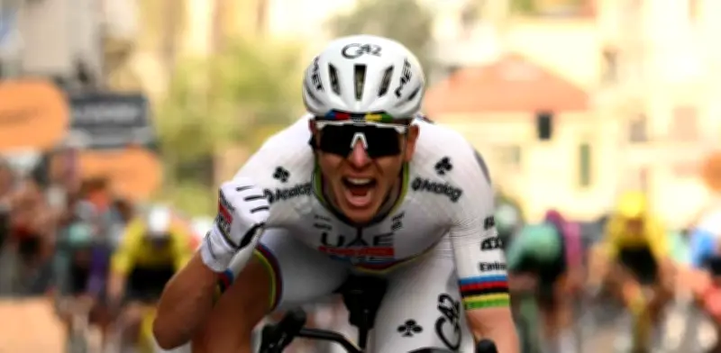 Tadej Pogacar supera caída y gana la Milán-San Remo en vibrante final