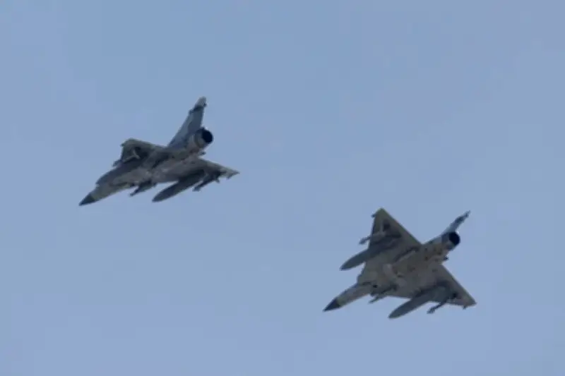 Taiwán detecta patrulla china de 28 aeronaves y buques cerca de la isla tras reducción militar