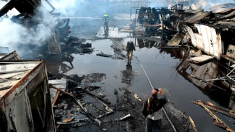 Talibanes elevan a 400 los muertos por bombardeo de Pakistán a hospital en Kabul