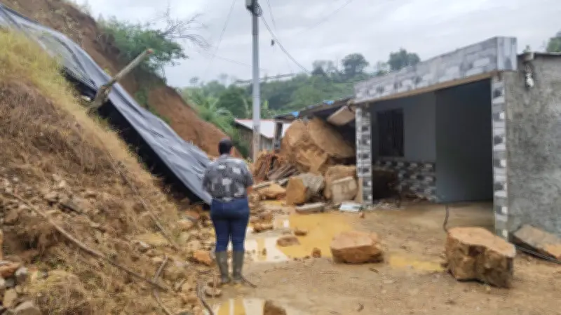 Talud inestable destruye hogar en Bucaramanga tras meses de alertas sin respuesta efectiva