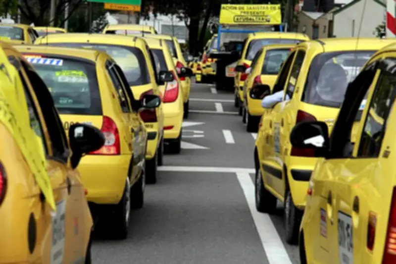 Taxistas anuncian 'plan tortuga' en vía al Aeropuerto Palonegro de Bucaramanga este viernes