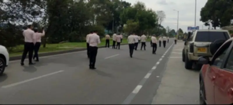Taxistas protestan en El Dorado por competencia de plataformas digitales y camionetas