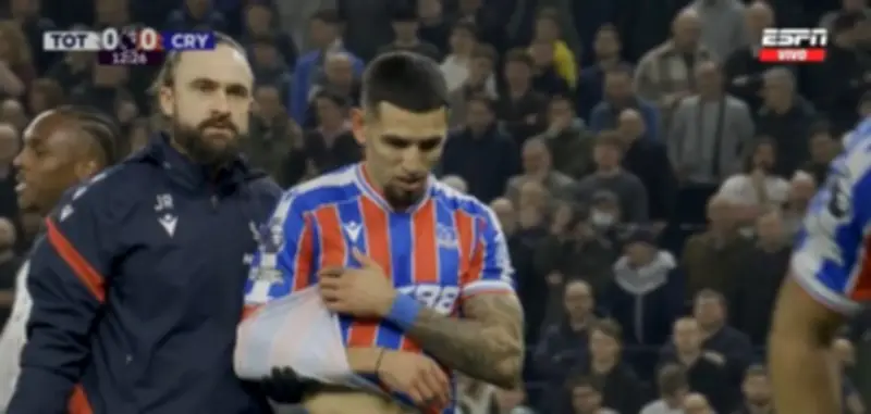 Técnico del Crystal Palace revela detalles de la lesión de hombro de Daniel Muñoz