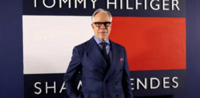 Tommy Hilfiger: 75 años de un visionario que transformó la moda en símbolo cultural