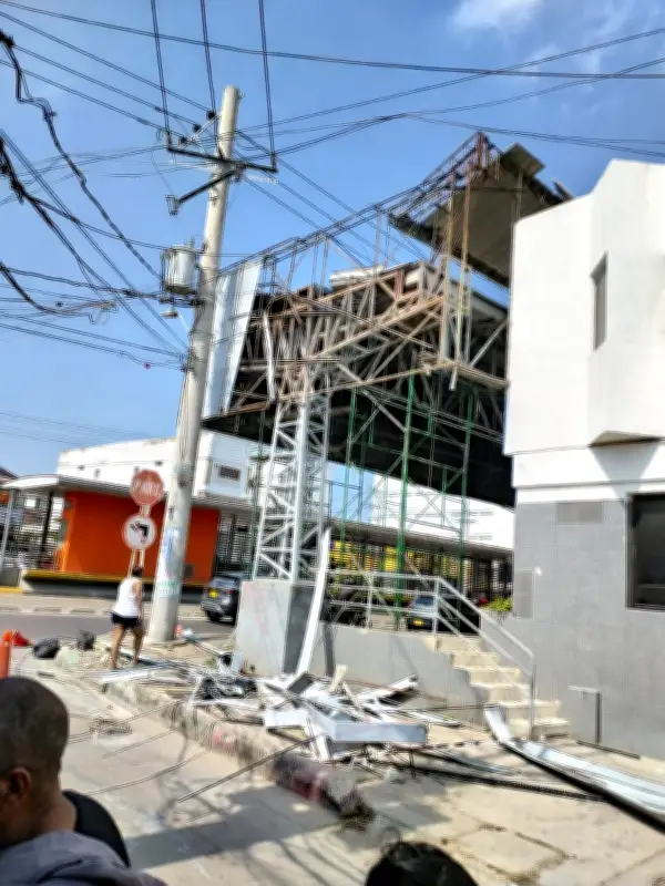 Trabajador sufre grave descarga eléctrica en techos de Cartagena durante labores de mantenimiento