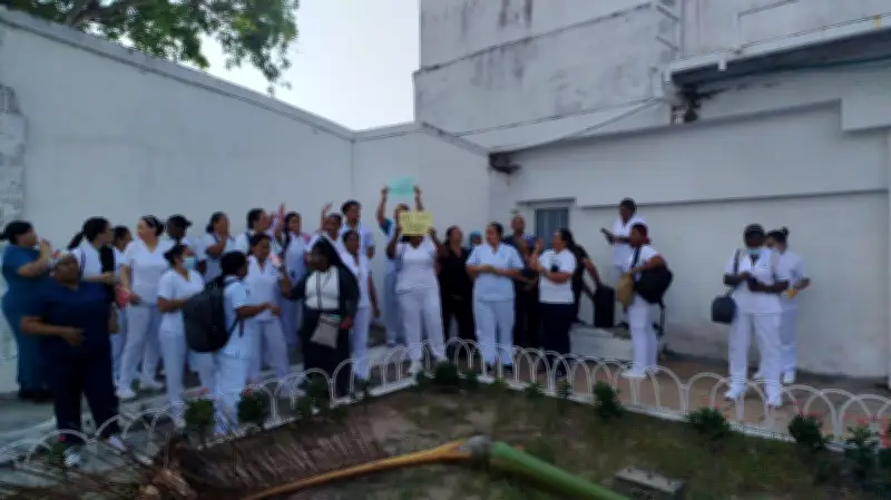 Trabajadores de salud protestan en Hospital de Bocagrande por impago de salarios desde diciembre