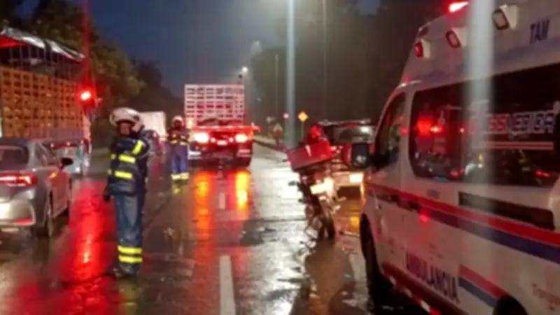 Tractocamión y vehículo particular generan caos vial en el norte de Bogotá