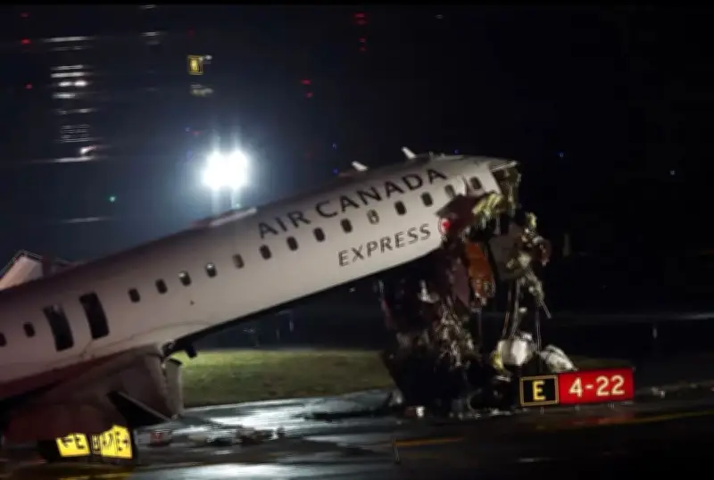 Tragedia aérea en Nueva York: avión choca contra camión de bomberos dejando dos muertos y más de 40 heridos