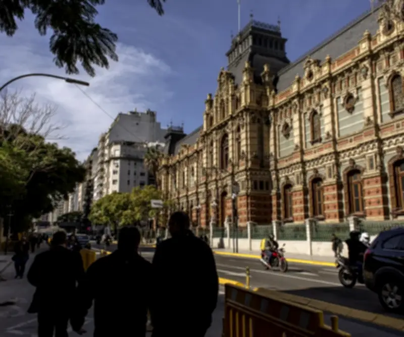 Tribunal ordena a gobierno de Milei cumplir ley y subir salarios universitarios