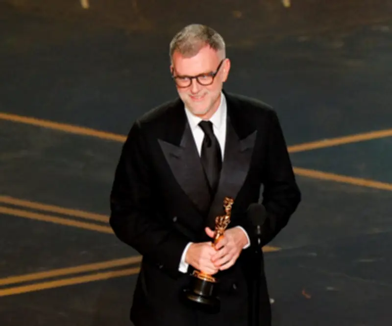 Triunfo de Warner en los Óscar se ve opacado por su inminente fusión con Paramount