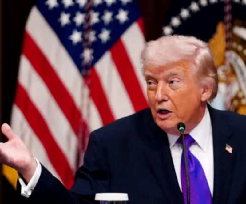 Trump afirma que Irán busca acuerdo para terminar guerra, pero Teherán lo niega rotundamente