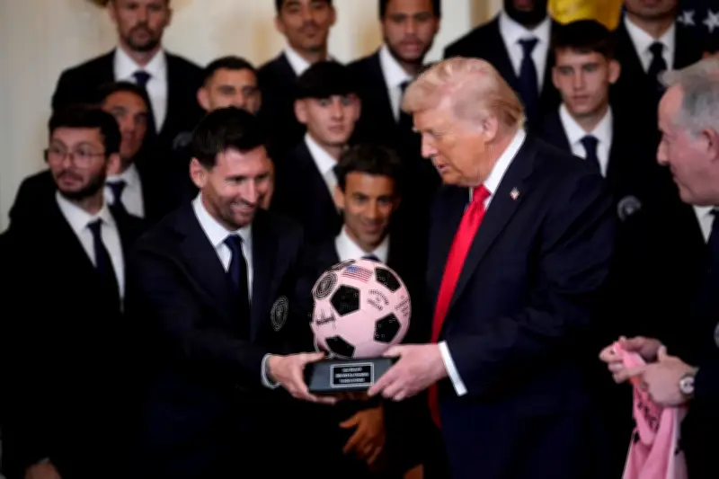 Trump afirma que Venezuela está estabilizada y petróleo venezolano llega a Houston