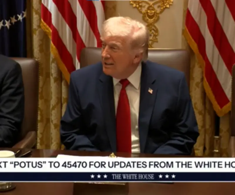 Trump afirma que Venezuela vive éxito financiero y bromea con postularse a su presidencia