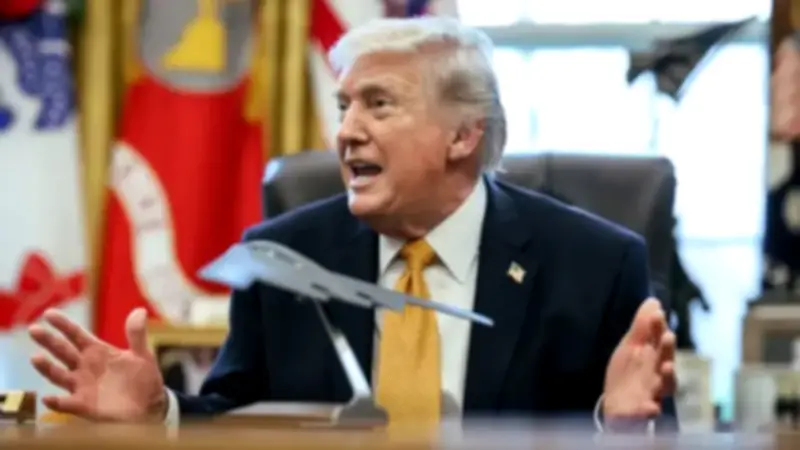 Trump anuncia pausa de ataques a Irán por negociaciones que Teherán niega