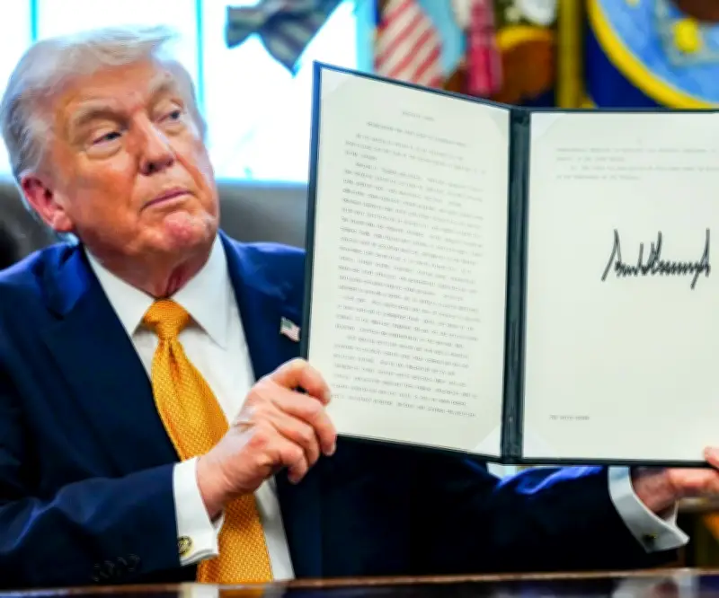 Trump firma orden ejecutiva para crear grupo de trabajo antifraude liderado por Vance