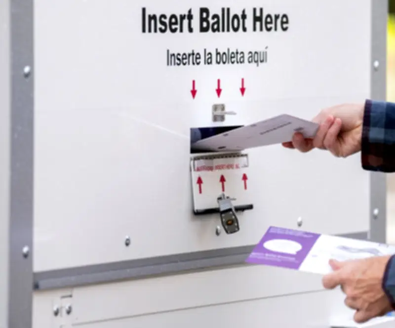 Trump firma orden ejecutiva para restringir el voto por correo en Estados Unidos