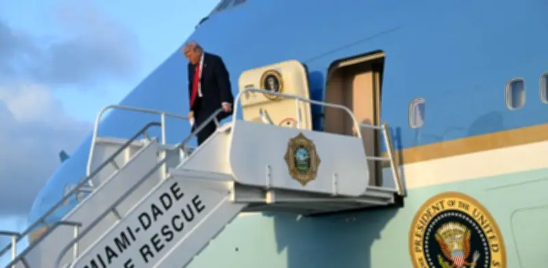 Trump interrumpe agenda en Florida para recibir soldados caídos en guerra contra Irán