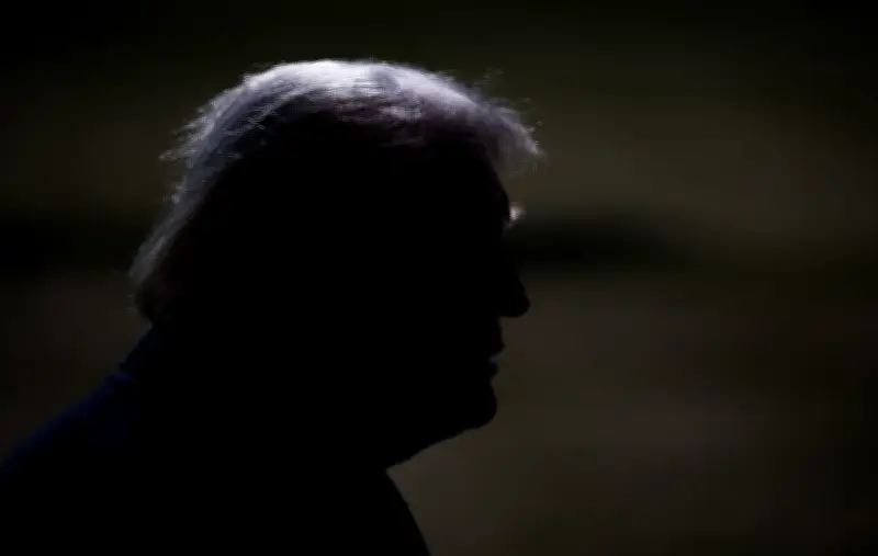 Trump muestra dos caras de intervención: extracción en Venezuela y asesinato en Irán