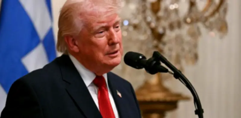 Trump niega desesperación por acuerdo con Irán y revela misterioso 'regalo' petrolero