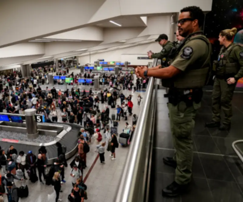 Trump pide que agentes de ICE no usen mascarillas en aeropuertos y amenaza con Guardia Nacional