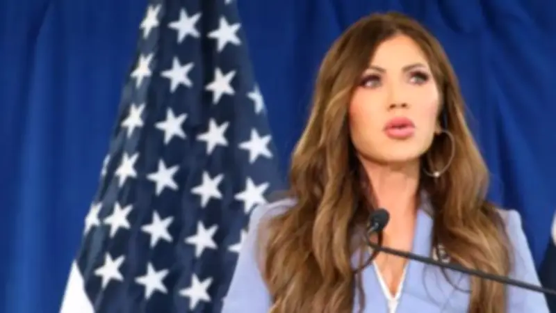 Trump reemplaza a Kristi Noem en Seguridad Nacional y nombra a senador Mullin