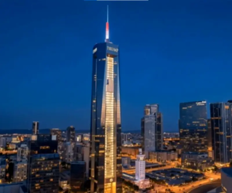 Trump revela planos de su biblioteca presidencial en Miami con estatua dorada gigante