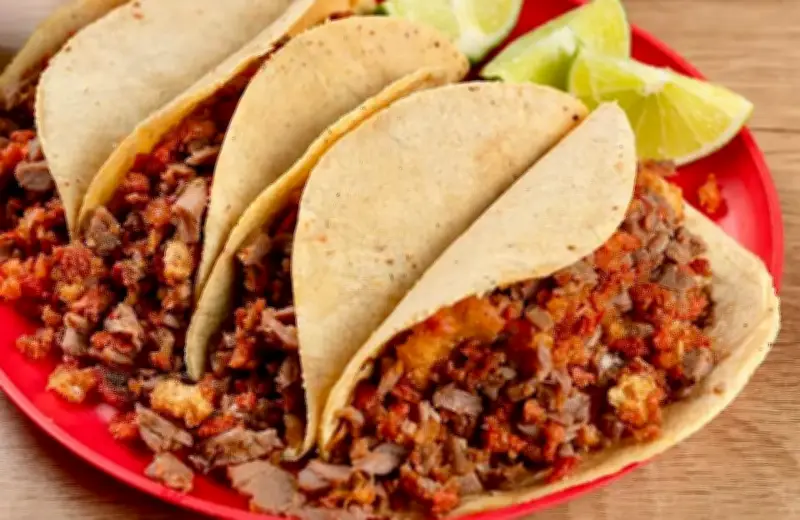 Turista alemán pierde demanda millonaria contra taquería por salsa picante en Nueva York