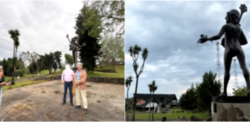 Turistas reaccionan con pitazos al ver a Carlos Lehder durante retorno de estatua de John Lennon en Quindío