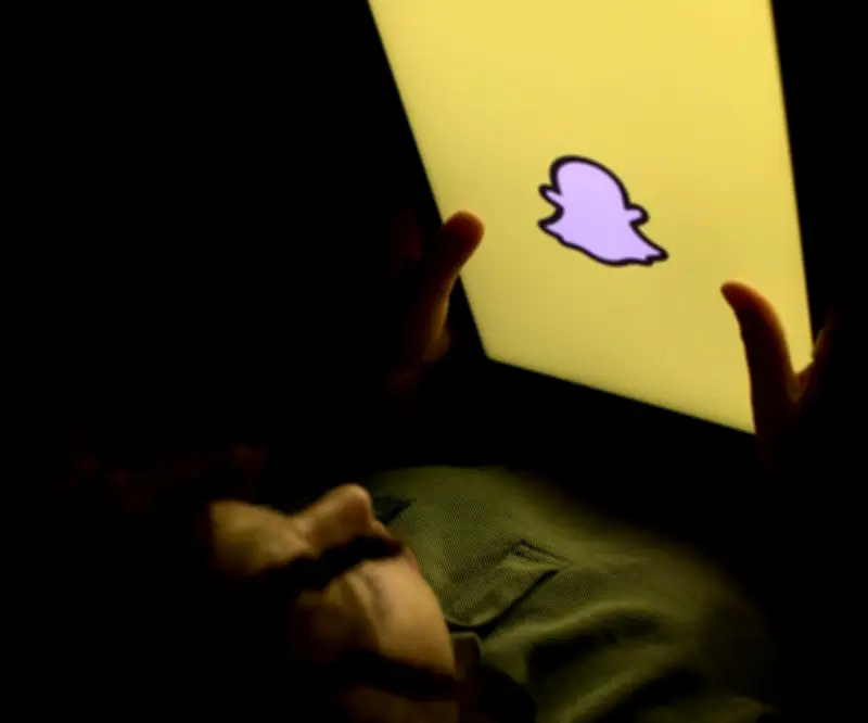 UE investiga Snapchat y sitios pornográficos para proteger a menores en internet
