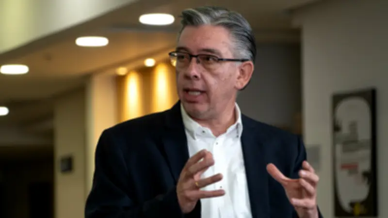 Una conversación incómoda para votar mejor: emprendedores colombianos buscan transformar la política