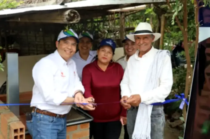 Unión Vial Camino del Pacífico entrega 90 estufas ecoeficientes para impulsar el turismo sostenible en el Valle del Cauca