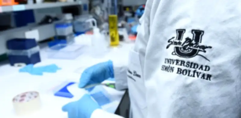 Unisimón lanza doctorados pioneros en Virología e Inteligencia Artificial en Colombia