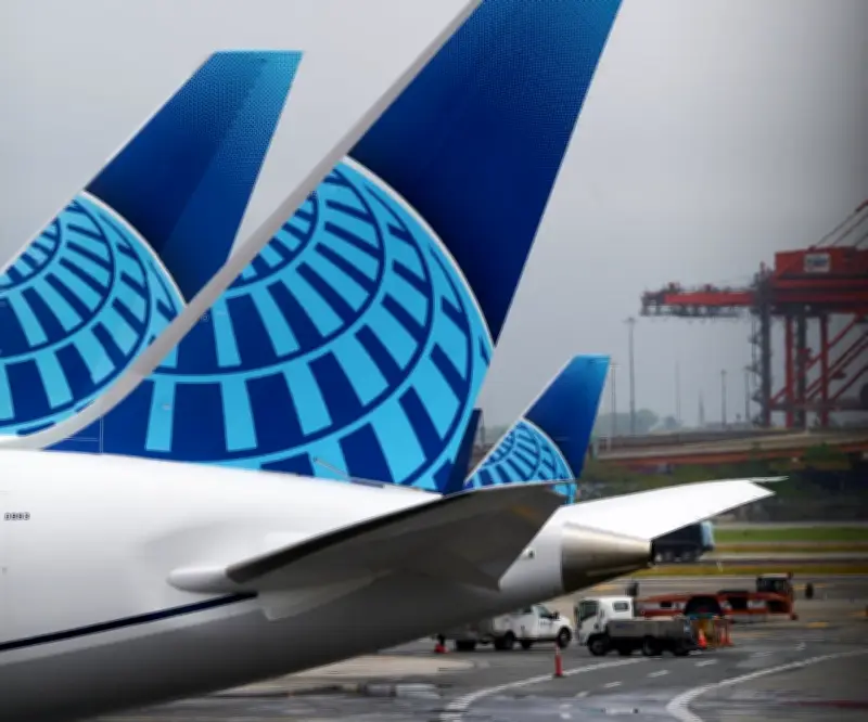 United Airlines inicia renovación récord de flota con asientos premium mientras enfrenta crisis de combustible