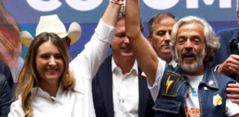 Valencia y Oviedo presentan propuestas para salud, pensiones y seguridad en Colombia